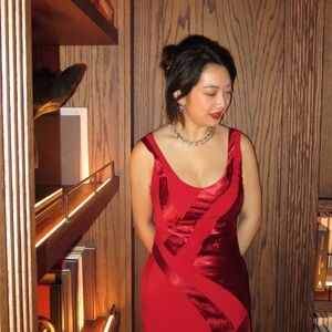 Red Retro Dress ✨
Only wore it once, but totally love the 90s vibes it gives! 💃